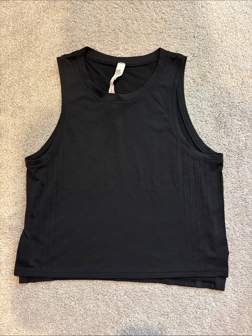Lululemon women’s train to be tank